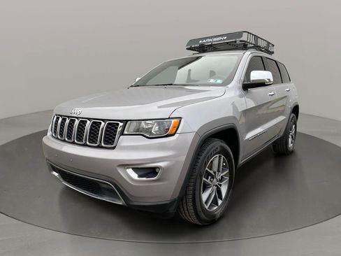 Used 2017 Jeep Grand Cherokee Limited image 2