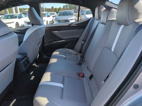 Used 2025 Toyota Camry SE image 28