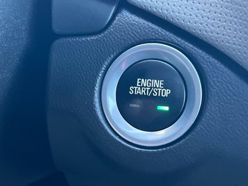 Used 2018 Chevrolet Equinox Premier image 20