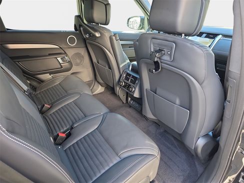 New 2026 Land Rover Discovery Limited Edition image 11