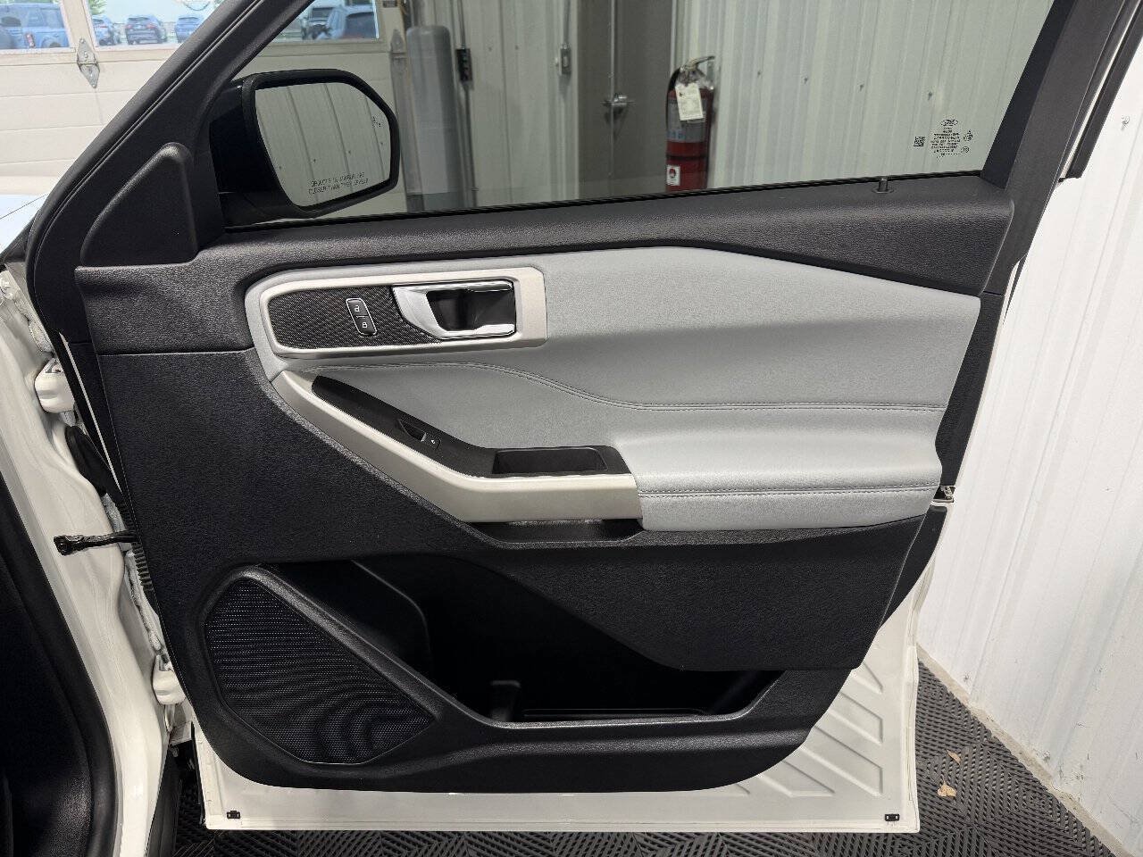 Used 2022 Ford Explorer XLT w/ XLT Sport Appearance Package AWD/4WD image 19