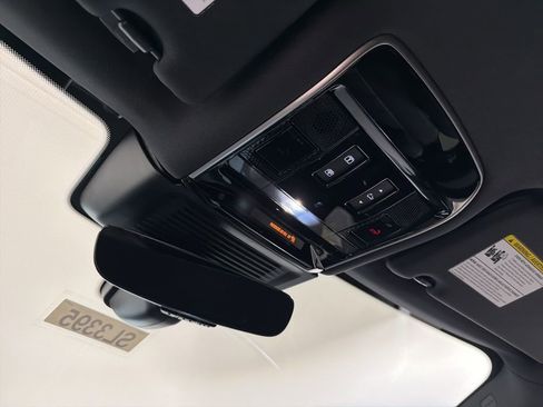 New 2026 Land Rover Range Rover SE image 18