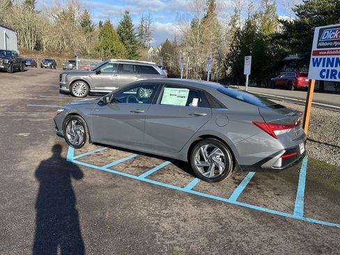 New 2026 Hyundai Elantra Limited FWD image 3