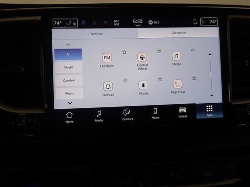 Used 2025 Chrysler Pacifica Select image 58