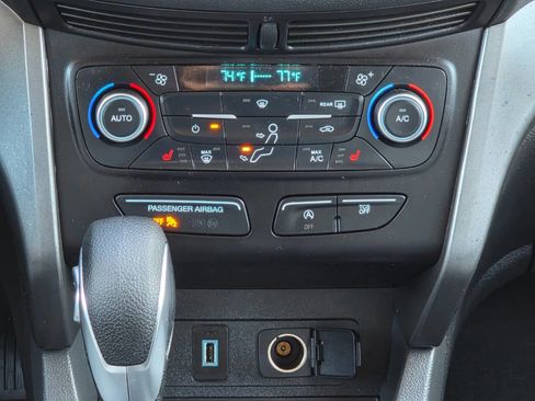 Used 2018 Ford Escape SE image 17