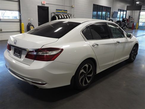 Used 2016 Honda Accord EX-L image 4