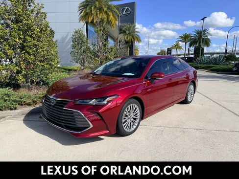 Used 2019 Toyota Avalon Limited image 1