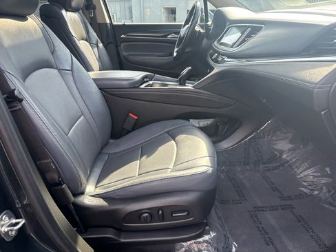Used 2019 Buick Enclave Essence AWD/4WD image 12