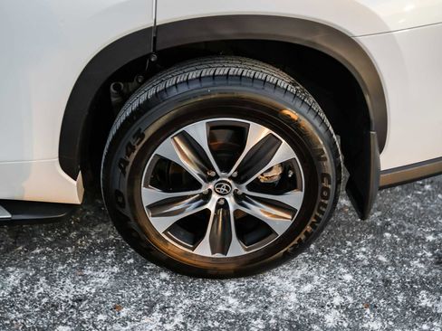 Certified 2023 Toyota Highlander XLE image 14