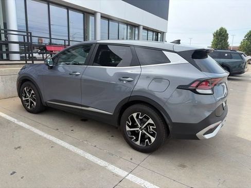 Used 2024 Kia Sportage EX FWD image 3