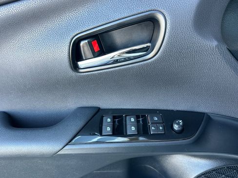 Used 2016 Toyota Prius Four FWD image 11