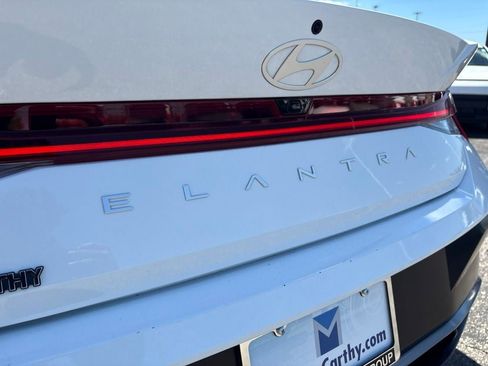 Certified 2025 Hyundai Elantra SEL FWD image 29