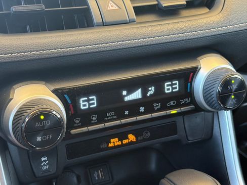 Used 2025 Toyota RAV4 XLE AWD/4WD image 23