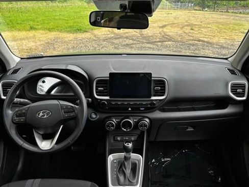 Certified 2025 Hyundai Venue SEL FWD image 22