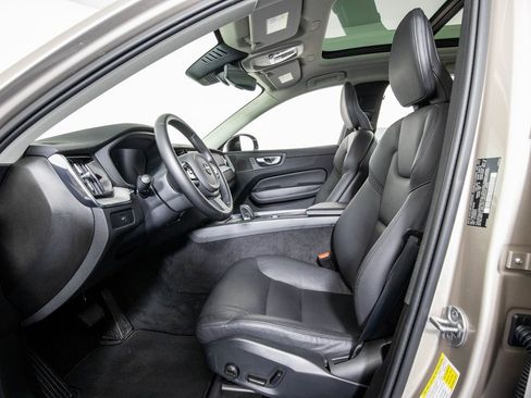 Used 2025 Volvo XC60 B5 Plus image 9