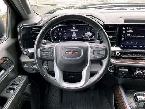 Used 2024 GMC Sierra 1500 Elevation w/ Elevation Premium Package AWD/4WD image 9