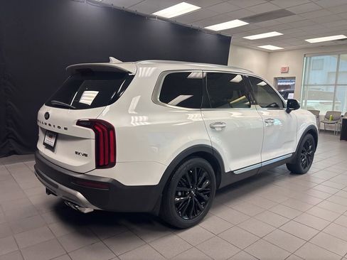 Used 2020 Kia Telluride SX w/ SX Prestige Package image 3