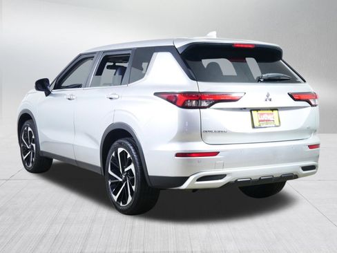 Used 2024 Mitsubishi Outlander SE image 5