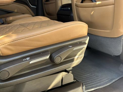 Used 2024 Cadillac Escalade ESV Sport w/ LPO, ONYX Package image 27