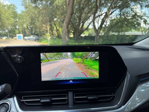 Used 2025 Chevrolet Trax LT FWD image 16