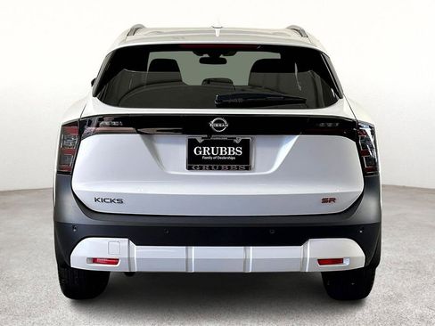 New 2025 Nissan Kicks SR image 8