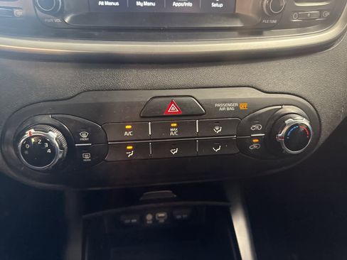 Used 2019 Kia Sorento L image 18
