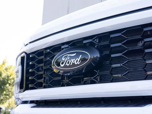 Used 2024 Ford F450 Limited w/ FX4 Off-Road Package AWD/4WD image 8