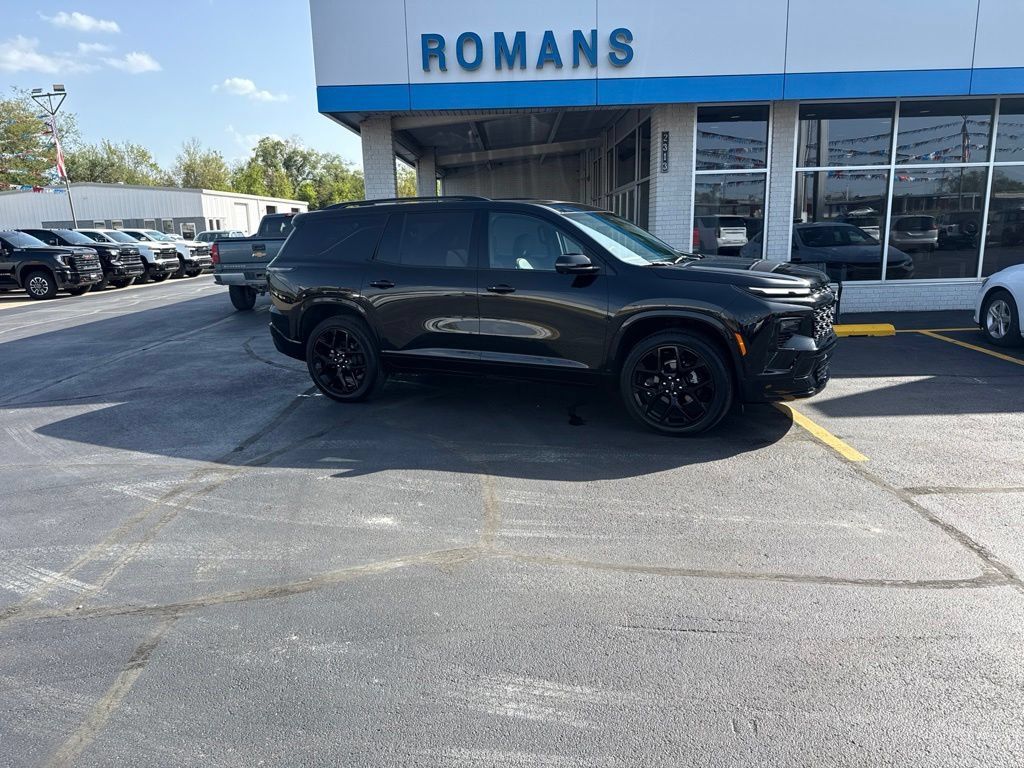 Used 2026 Chevrolet Traverse RS w/ LPO, Floor Liner Package AWD/4WD image 2