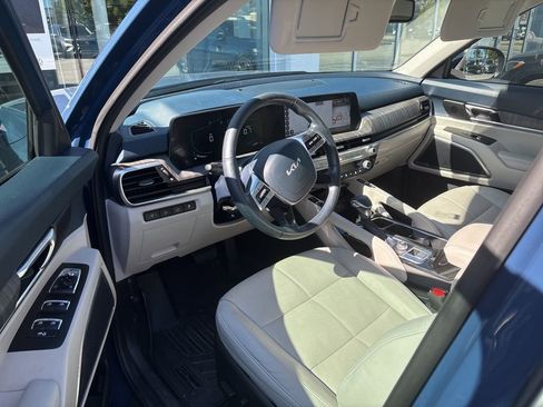 Used 2024 Kia Telluride EX w/ EX Captain's Chair Package image 30