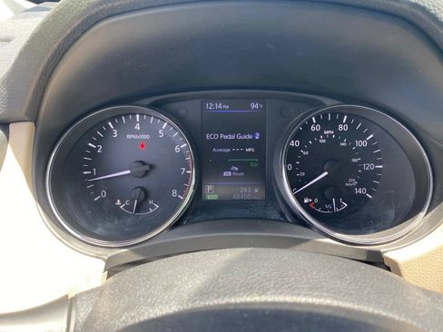 Certified 2018 Nissan Rogue SV w/ Sun & Sound Touring Package FWD image 3