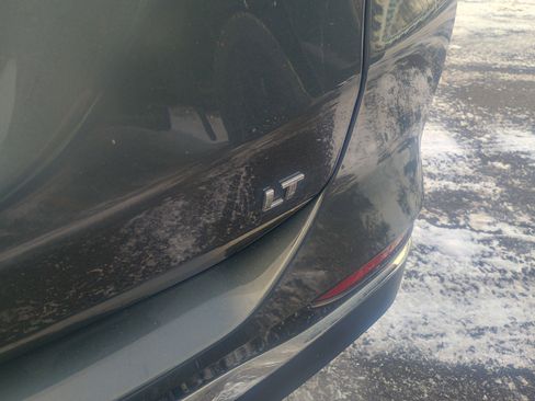 Used 2020 Chevrolet Equinox LT w/ Driver Convenience Package image 10