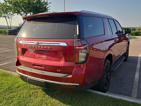 Used 2021 Chevrolet Suburban LT w/ LT Signature Package AWD/4WD image 3