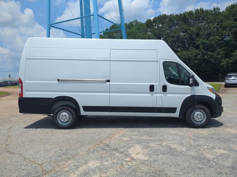 New 2026 RAM ProMaster 3500 w/ Premium Convenience Group FWD image 2