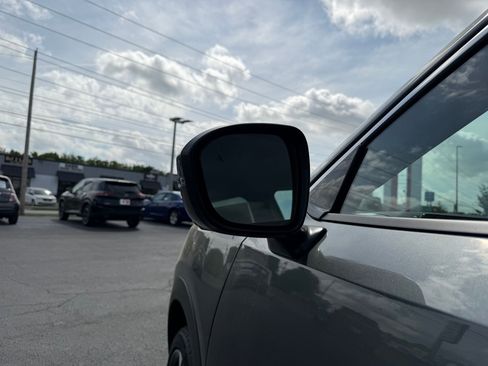 Certified 2025 Nissan Kicks SR image 21