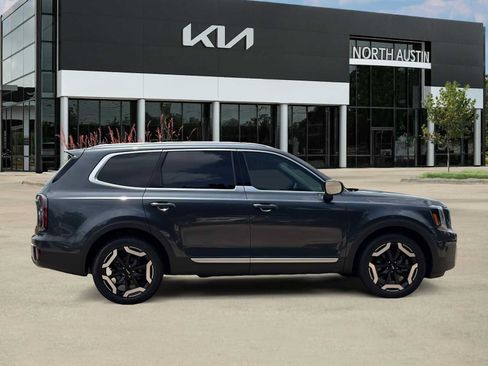 Certified 2024 Kia Telluride EX w/ EX Captain's Chair Package AWD/4WD image 12