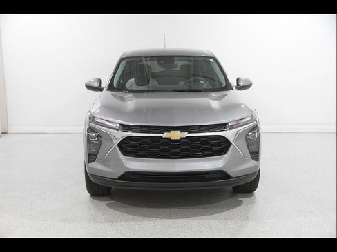Certified 2024 Chevrolet Trax LS w/ LS Convenience Package FWD image 2