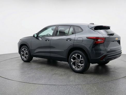 Used 2025 Chevrolet Trax LT FWD image 6