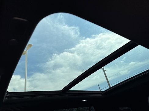 Used 2021 GMC Yukon Denali w/ Denali Ultimate Package image 14