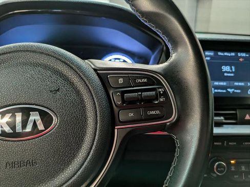 Used 2020 Kia Niro LXS FWD image 16