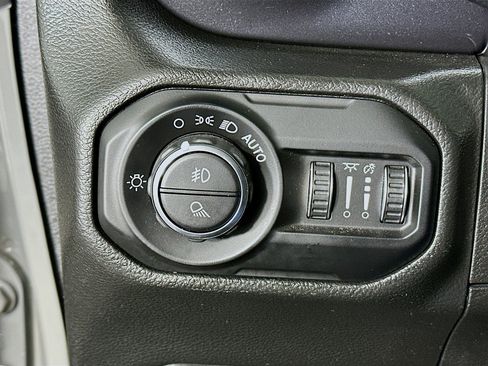 Used 2022 Jeep Gladiator Sport image 16