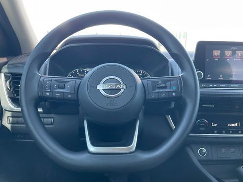 Used 2022 Nissan Rogue SV image 8