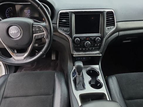 Used 2018 Jeep Grand Cherokee Altitude RWD image 4