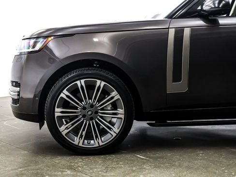 Used 2024 Land Rover Range Rover SE image 11