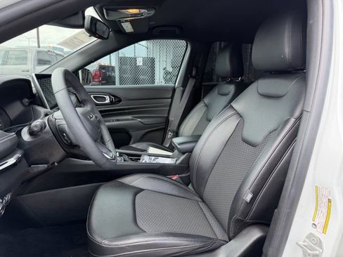 Used 2024 Jeep Compass Latitude w/ Altitude Special Edition AWD/4WD image 14