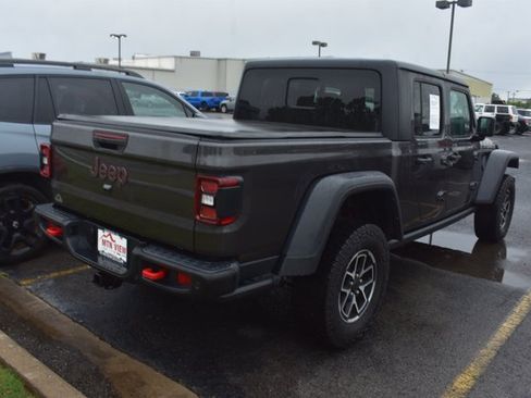Used 2025 Jeep Gladiator Rubicon w/ Safety Group AWD/4WD image 5
