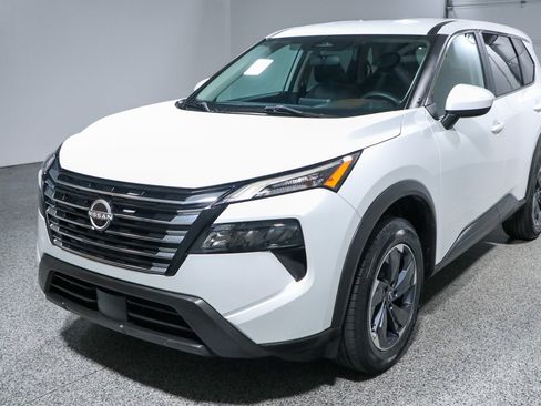 Used 2024 Nissan Rogue SV FWD image 31