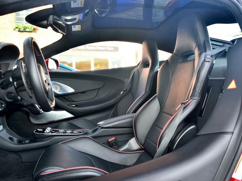 Used 2022 McLaren GT image 17