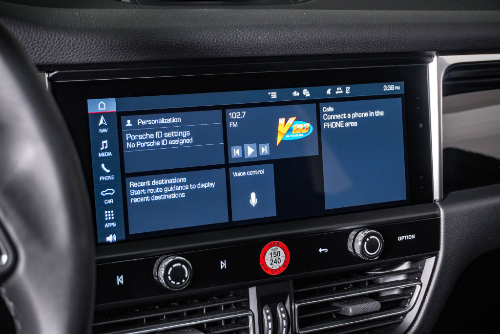 Certified 2026 Porsche Macan AWD/4WD image 23