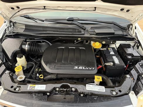 Used 2015 Chrysler Town & Country Touring w/ Driver Convenience Group image 35