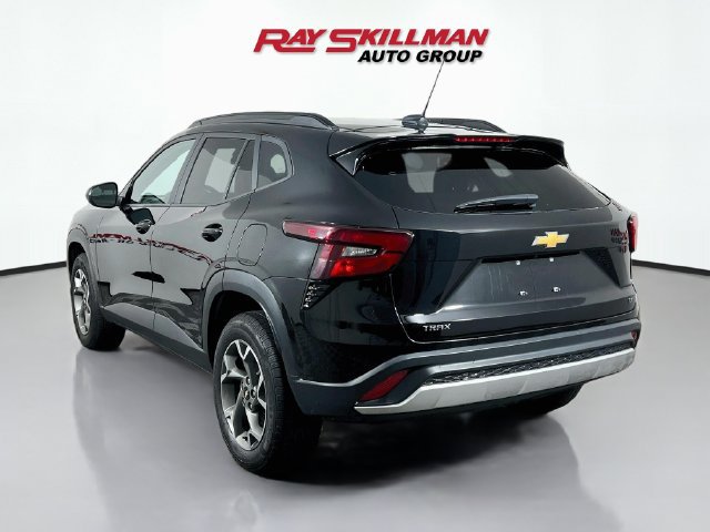 Used 2025 Chevrolet Trax LT FWD image 5